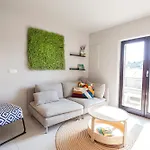 Vale *